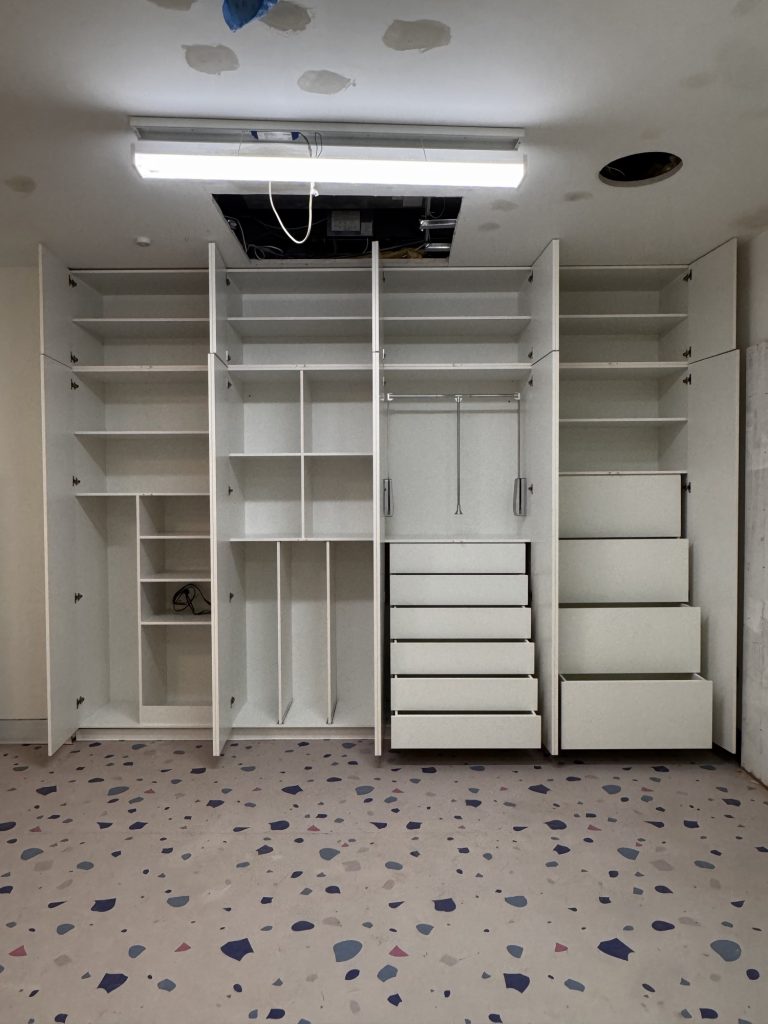 White Fitted Wardrobe — Red Design & Build Ltd, London